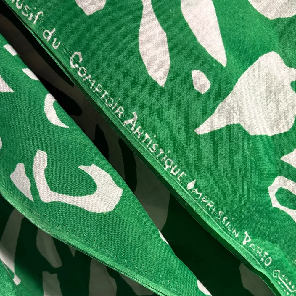Green and White Floral vintage VAINUI‎ French fabric or tablecloth.  Box G